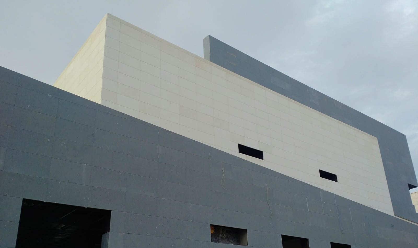 Heritage-style rendered building suited to a breathable mineral coating